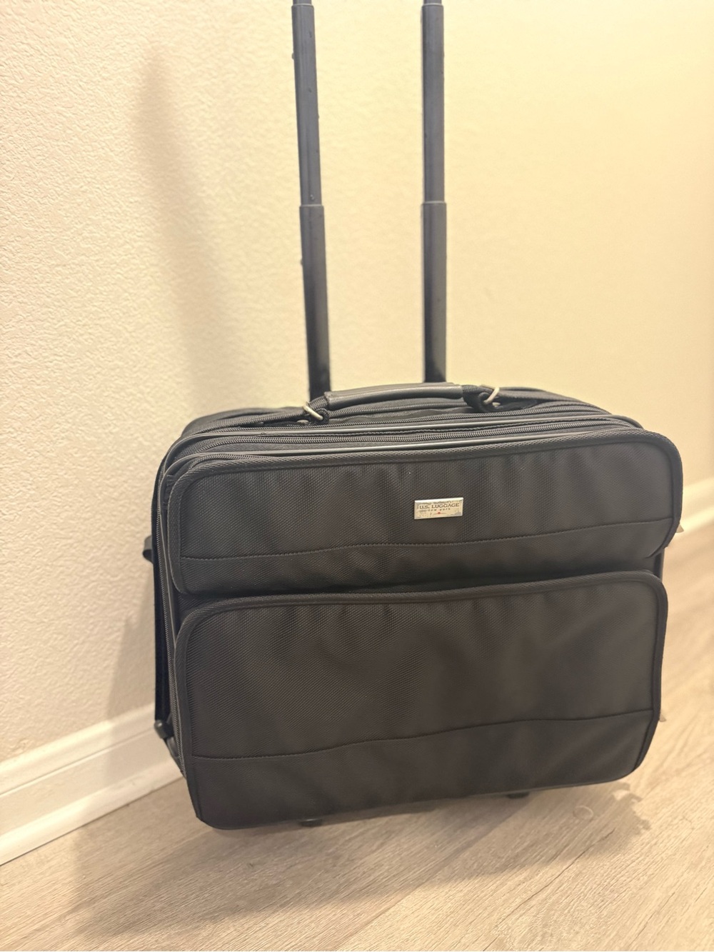 US Luggage Laptop computer Cabin travel rolling case Excellent Condition